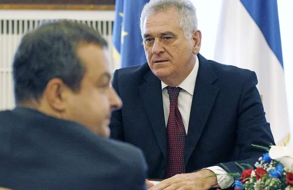 Srbski predsednik Tomislav Nikolić  prejme približno 1100 evrov na mesec