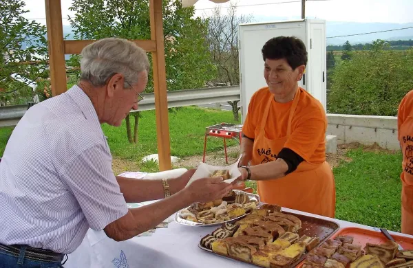 S stojnic je zadišalo po okusnih dobrotah iz buč, ki so jih gospodinje gostoljubno ponudile obiskovalcem