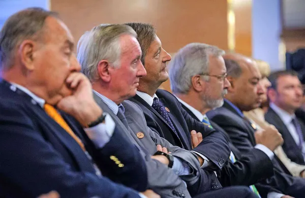 Zaupanje je pomembno tudi v poslovnem svetu, je glavno sporočilo uvoda v današnji poslovni del Strateškega foruma Bled