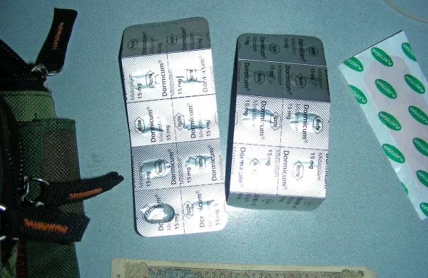 Policisti pri 39-letnem Postojnčanu našli in zasegli več kot 150 različnih tablet, ki vsebujejo prepovedane droge
