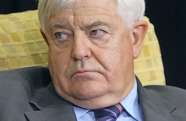 Poslanska skupina SDS v strokovno skupino mandatno-volilne komisije (MVK), ki bo podala pravno mnenje o odvzemu mandata predsedniku SDS Janezu Janši, predlaga Milana Kučana