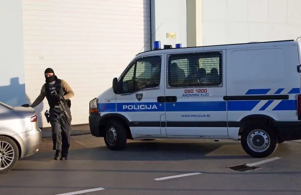 Matjaža Trampuža so pred dvema letoma, ko so pri aretaciji prav tako sodelovali specialci, v pripor pripeljali v spremstvu zamaskiranih in oboroženih policistov
