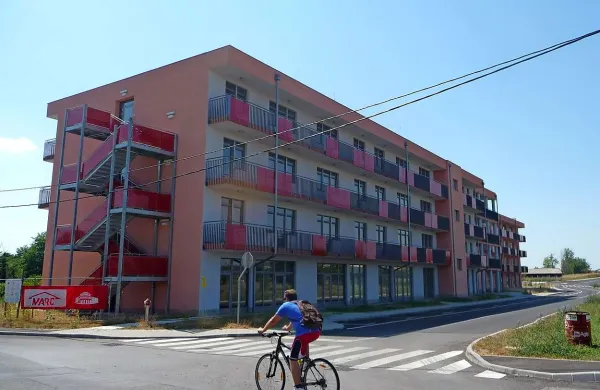 Objekti so prazni, čaka se dražba, ki bo pokazala, ali je kaj zanimanja zanje