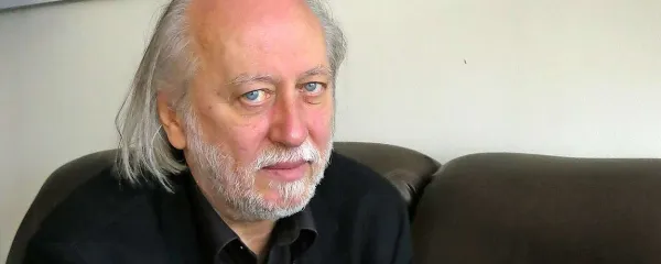 Laszlo Krasznahorkai: &ldquo;Pisatelj nima nobene naloge. Pisatelj je umetnik, umetnik pa je svoboden. Kdor je res svoboden, nima nobenih obveznosti.&rdquo;