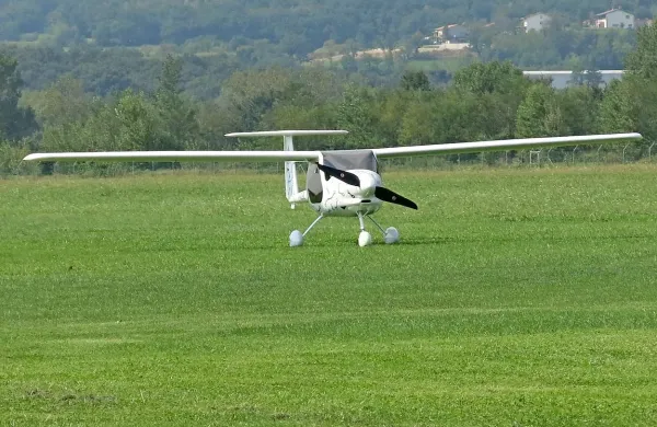 Po prvi sejemski predstavitvi je ajdovski Pipistrel projekt šolskega dvosedežnega električnega letala WATTsUP predstavil tudi na domačem dvorišču