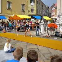 Prikaz vaje ritmične gimnastičarke z obročem