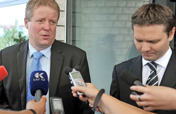 Janez Požar (levo) in Gregor Veselko sta se še pred dvema letoma srečevala v Luki, zdaj pa se na sodišču