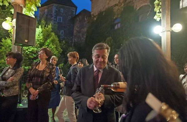 Iz Liste Zorana Jankovića so sporočili, da sta tako Janković kot njegova lista v petih dneh zbrala dovolj podpore za vložitev obeh kandidatur na jesenskih lokalnih volitvah, in sicer za župana Mestne občine Ljubljana