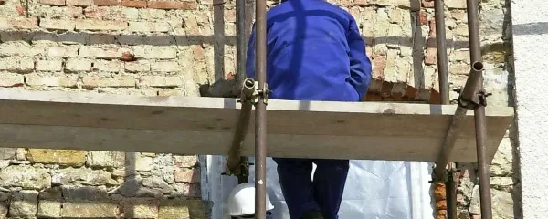 Z ustrezno toplotno izolacijo ob prenovi hiše so prihranki pri stroških ogrevanja in hlajenja občutni