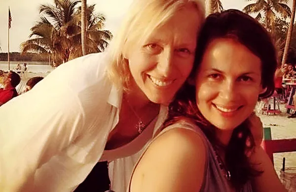 Martina Navratilova je svojo ljubezen izpovedala tako, da je pokleknila in zasnubila izbranko svojega srca, dolgoletno partnerko Julijo Lemigovo