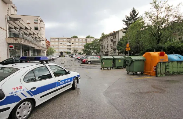 Za 33-letnika, ki ga je osumljeni zabodel na parkirišču za nebotičnikom, je bila usodna vbodna rana v pljuča. Rezilo je prerezalo še aorto. 