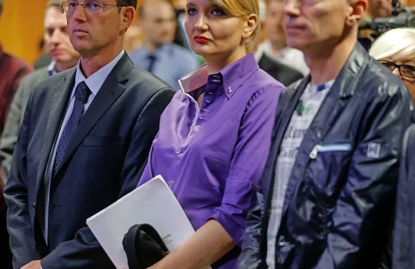 Miro Cerar, ob njem verjetna ministrica  in nesojeni notranji minister,  Vesna Györkös Žnidar in Bojan Dobovšek