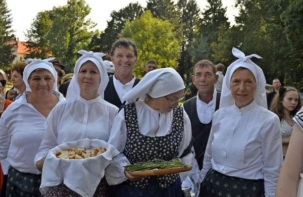 Kulturno društvo Šparžin je predstavljalo Izolo v Monoštru
