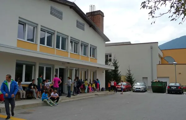  Po zahtevni logistiki sobivanja z vrtcem in  še energetski sanaciji šole in telovadnice se  obeta bolj umirjeno  šolsko leto