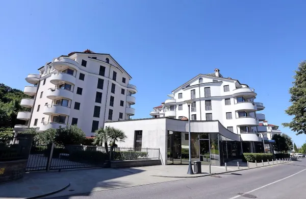 Na današnjih dražbah so prodali štiri stanovanja v Rezidenci park Lucija po ceni približno  150.000 evrov na stanovanje