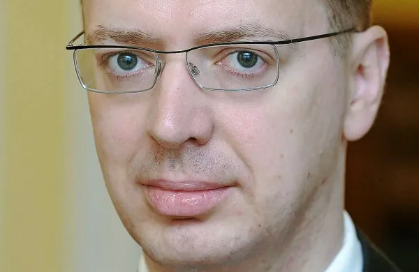Slovenski veleposlanik pri zvezi Nato Andrej Benedejčič je moral na posvete v Ljubljano zaradi navedb, da naj bi vohunil za Rusijo