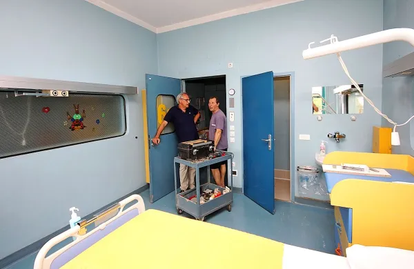 V šempetrski porodnišnici sta starša  malega  Dimitrija prebila led. Pričakujejo, da se bo število italijanskih staršev, ki se bodo odločili za porod pri nas, postopno povečevalo.