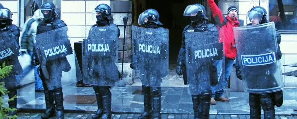Red bi nas re&scaron;il, uboge Slovence