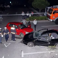 Po pričevanju očividcev naj bi mladeniča v avtu na spolzkem asfaltu izgubila nadzor nad vozilom