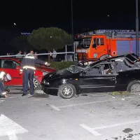 Nenavadna nesreča na parkiri&scaron;ču pred trgovskim centrom