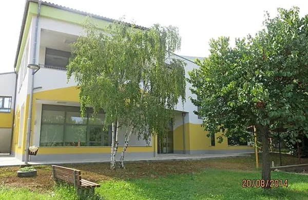 Včeraj popoldne so slavnostno odprli nov prizidek vrtca na Škofijah, ki je po začetnih zapletih pridobil tudi uporabno dovoljenje 