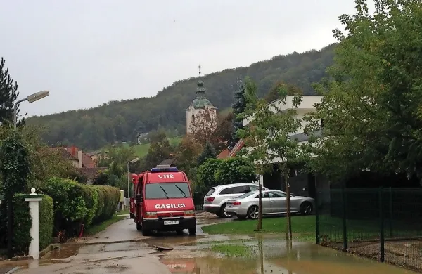 Poplavljajo predvsem  reke na vzhodu države