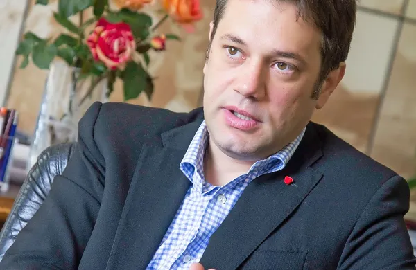 V Mestni občini Nova Gorica se bo za glasove volivcev med devetimi županskimi kandidati potegoval tudi sedanji župan Matej Arčon