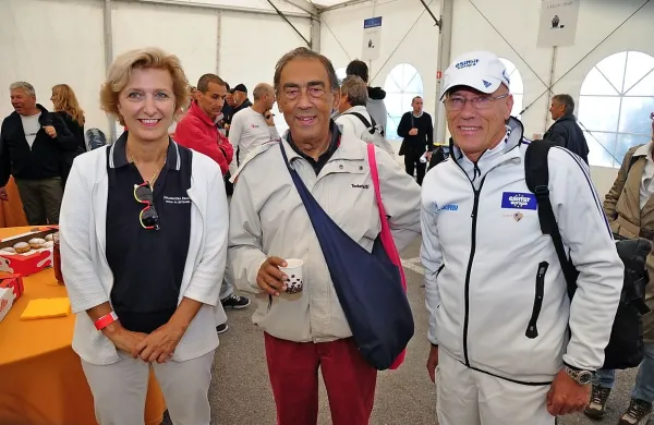 Veleposlanica Nemčije Anna Elisabeth Prinz, soprog generalne italijanske konzulke v Kopru Marie Cristine Antonelli,  Igor Simčič, oče projekta Esimit Europa (z leve), so bili nad druženjem navdušeni 
