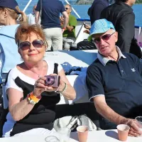 Odvetnica Tjaša Andree Prosenc,  od ustanovitve članica IO OKS,  se je letos regate udeležila s soprogom