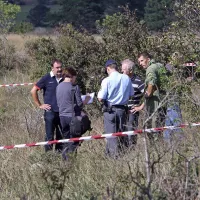 Na kraju  tragične  letalske nesreče  sta bila poleg številnih policistov, kriminalistov in  preiskovalcev letalskih nesreč tudi vodja koprskega državnega tožilstva Slavko Ožbolt in dežurna preiskovalna sodnica  Orjana Trunkl