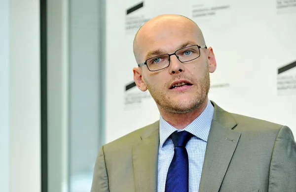 Področje pravosodja ne potrebuje nedomišljenih in nujno hitrih, temveč korenite reforme, je v predstavitvi pred odborom državnega zbora poudaril kandidat za pravosodnega ministra Goran Klemenčič