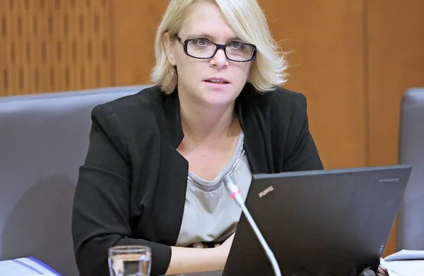 Delež zaposlenih invalidov ostaja približno enak tudi v času gospodarske in finančne krize, kar je spodbudno, pravi ministrica v odstopu Anja  Kopač Mrak 