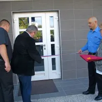 Trak sta prerezala župan Emil Rojc (drugi z leve)  in predsednik KS Denis Kastelic (drugi z desne)