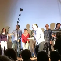 Zaključni koncert Feral Orchestra je, tudi s smehom, navdušil publiko  