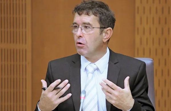 Odpuščanjem se bo izogibal, rezerve vidi tudi v stroških, ki jih ima država z zunanjimi izvajalci
