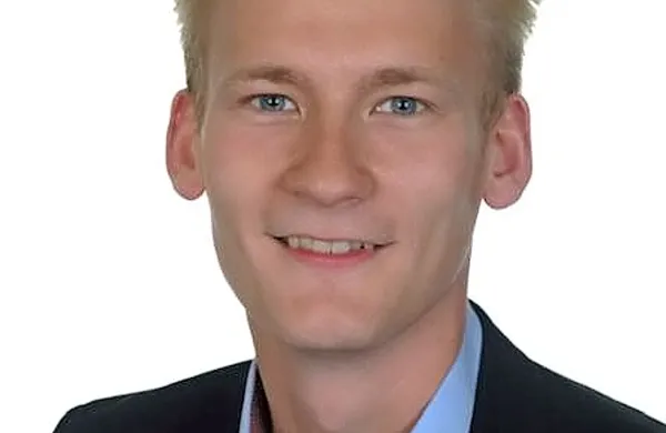 Za mnoge izredno ponesrečena zamisel je padla na pamet 23-letnemu Petru Kofodu Poulsenu - lokalnemu politiku Danske ljudske stranke
