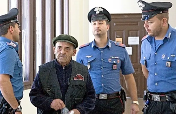 81-letni Francesco Cariello s tržaškimi karabinjerji
