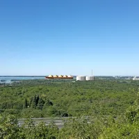 Kot pokvarjen hladilnik, ki nikoli ne neha brneti