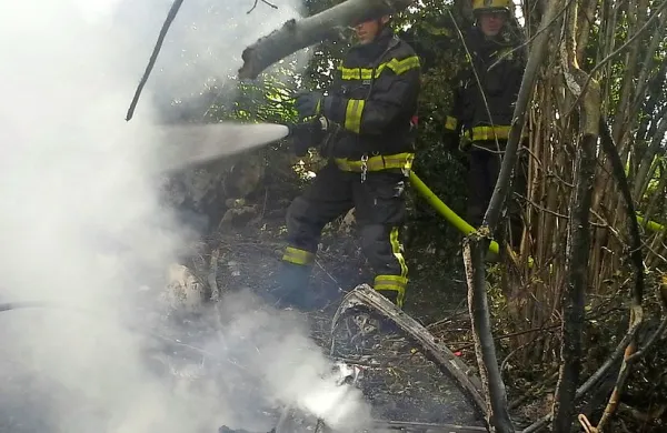 Sežanski gasilci so začeli gasiti razbitine in še niso vedeli, kakšen prizor jih čaka