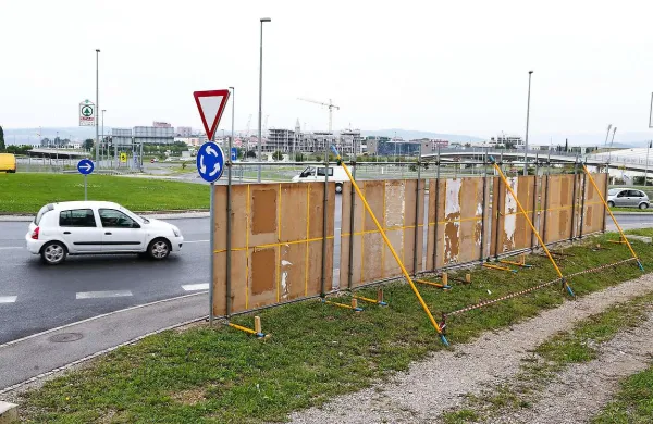  V Kopru ter v občinah Miren-Kostanjevica in Renče-Vogrsko so volilne komisije zavrnile liste SD, Združene levice in Demokratične stranke dela, ker so kršili lastna pravila