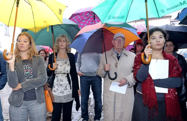 Največ zanimanja za tokratno sejo je sicer veljalo problematiki ZRS, na kar so zaposleni v znanstveno-raziskovalnem središču prejšnji teden opozorili z javnim shodom