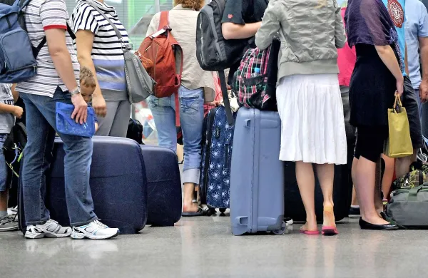 Sodišče EU je odločilo, da letalske družbe lahko dodatno zaračunajo prtljago