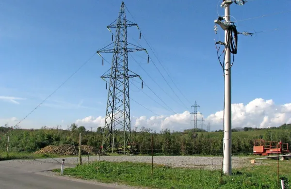Če bi že lahko končali prenovo daljnovoda v Renčah, bi bilo omrežje zanesljivo, opozarjajo v Elesu