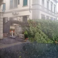 Firence zajelo močno neurje
