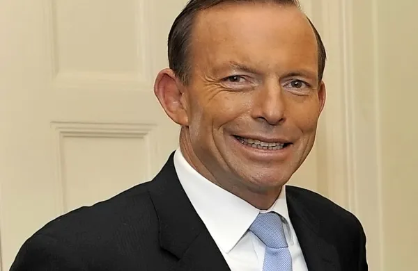  Premier Tony Abbott je za televizijo Nine News povedal, da so privrženci skrajne Islamske države na Bližnjem vzhodu za tarčo izbrali njegovo vlado. 