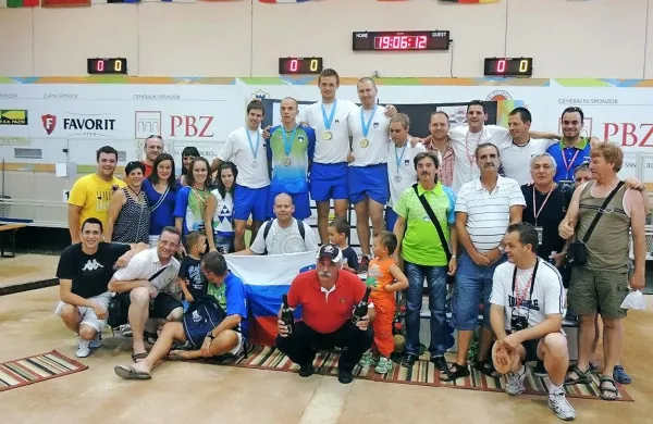 Slovenski balinarji z navijači po zmagoslavju v Pazinu pred dvema letoma