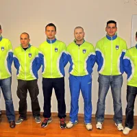 Slovenska reprezentanca, ki bo nastopila na EP v Kopru (z leve):  Aleš Škoberne (selektor), Aleš Borčnik, Jure Kozjek, Davor Janžič, Dejan Tonejc in Anže Petrič.