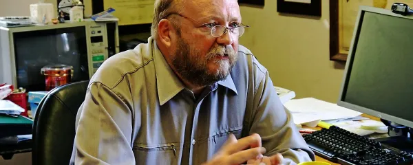 Giovanni Kezich:   “Vedno pravim: v Milanu diskriminirajo na podlagi razredne pripadnosti, v Trstu pa na podlagi razredne in še rasne pripadnosti.” 