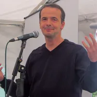 Klemen Rebolj: “Sodobna medicina zdravi predvsem simptome, ne pa vzroke zanje.” 