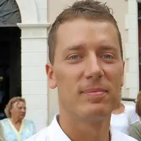 Tilen Genov: “Zlasti sporno je poimenovanje znanstveni kitolov, ki ga izvaja Japonska, saj je na voljo   dovolj dokazov, kako se pod to krinko skrivajo zgolj komercialni nameni.” 